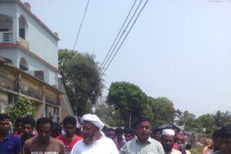 রাজাকার আব্দুল খালেকের কবর না থাকা সত্ত্বেও জিয়ারত করলেন ছেলে জুবায়ের - Surma Times Archive