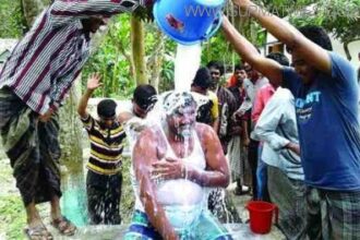 দুধ গোসলে রাজনীতি ছাড়লেন আওয়ামীলীগের বিদ্রোহী প্রার্থী - Surma Times Archive