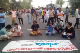 হরতালের সমর্থনে ঢাকা-আরিচা মহাসড়ক অবরোধ - Surma Times Archive