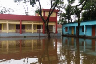 গোয়াইনঘাটে তলিয়ে গেছে বসত ঘর- ৪ হাজার হেক্টর ইরি বোরো ধান - Surma Times Archive