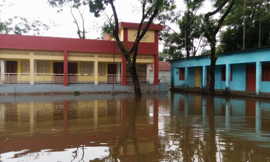 গোয়াইনঘাটে তলিয়ে গেছে বসত ঘর- ৪ হাজার হেক্টর ইরি বোরো ধান - Surma Times Archive